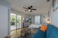 Cozy, Close to downtown Lake View home. - Bungalows