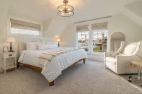 NEW Best LOCATION in Downtown Edmonds - 4-Star
