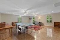 7 acre prvt estate, boat, pond, 16' Movie, Fishing - 3성급