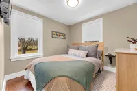 Newly renovated Cozy home with chef kitchen, pretty much fully stocked - Wi-Fi