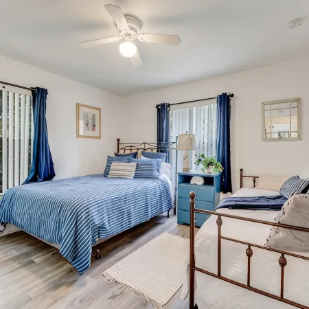 Snowbird Special-Large Comfy Stay Pets Welcome w/Parking Trailers/Bikes/Boats