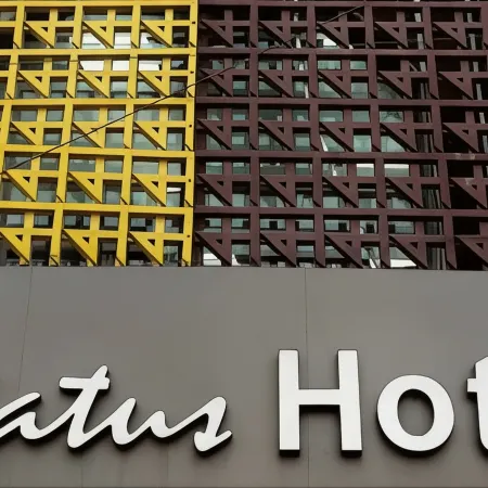 Status Business Hotel - Naveen Market