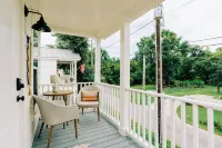 Cozy cottage with easy access to beach & restaurants- Pet Friendly! - Wifi