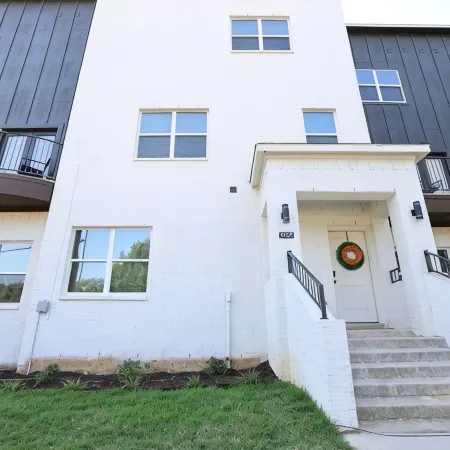 Cowboy's Condo/ Steps to Stadium