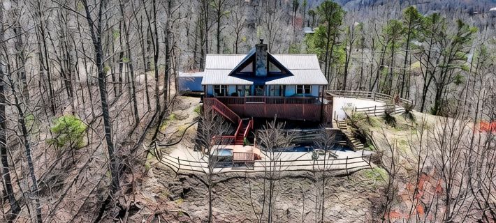 Quiet Mountain-Top Cabin, Gorgeous Views of Great Smoky Mountains with Hot Tub Ξενοδοχεία στην πόλη Swain County