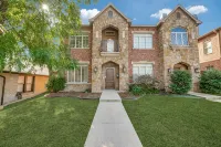NEW! Charming Retreat Near Dickie's Arena – Cozy & Stylish Fort Worth Getaway - Jacuzzi