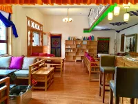 Mysterious Langmusi Hostel - parkir