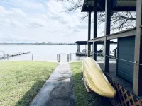 Newly Renovated Lakefront w/ Private Dock, Game Room, Kayak, Paddle Boat - 3つ星