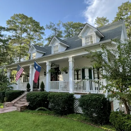 Spacious Lake House with Sam Rayburn Water Frontage