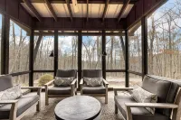 Modern Cabin - Private Mountaintop Location, Hot Tub, Outdoor Shower, Fireplace - Chalets