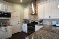 Sweet 4 Bedroom, 3 Bath Plus Loft Bedroom, Pool Home - Homestays