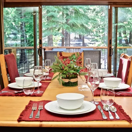 North Star Cabin! 5 Beds - 5 Baths - 5 Stars!
