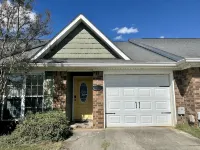 Cozy townhome - 5 minutes to military base! - 3 stjerner