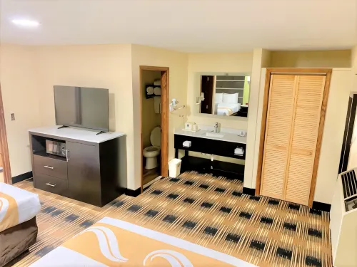 Quality Inn & Suites Mt Chalet - Wifi
