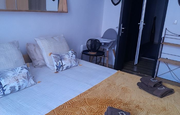 In the heart of Meze, apartment 2 BEDROOMS, AIR CONDITIONED, sleeps 4.