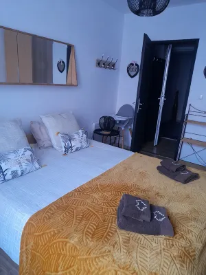 In the heart of Meze, apartment 2 BEDROOMS, AIR CONDITIONED, sleeps 4. - Wifi