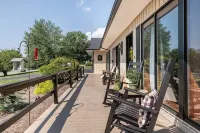 No steps. Quiet street in heart of Amish country. Close to tourist attractions. - Wi-Fi