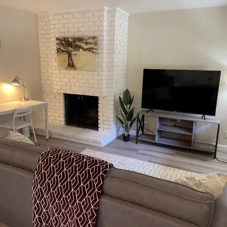 Cozy 1K & 1Q / 1b, 5 minutes walk to downtown