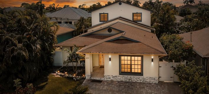 Dream Getaway Away in 6BR/4.5 Bath Oasis with Heated Pool, Steps from the Beach Hotels in Naples Park