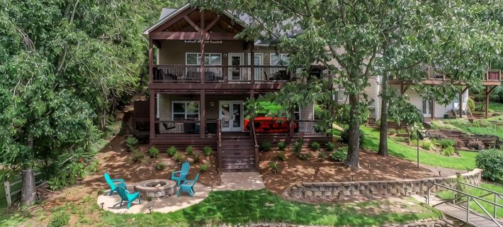 Lake Keowee Retreat! Swim, Boat, Kayak & Relax on Dock Just Steps from the Water Hotéis em Oconee County