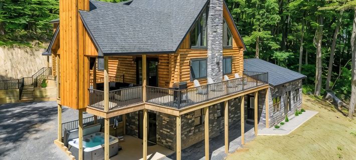 Brand NEW Build! Five Master Suites~Bunk Room~INDOOR POOL, Game ROOM & Hot Tub! Hotels in McHenry