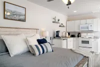 Stunning 5BR Oasis • Hot Tub • Casita • Hurricane - Hot Tub