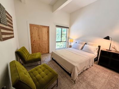 Walk to Town and Hikes and 10 Minutes to Ski Slopes Beautiful Tahoe Getaway