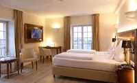 Hotel Schloss Edesheim - Parking