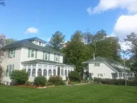 Maple Lane Empire - parking