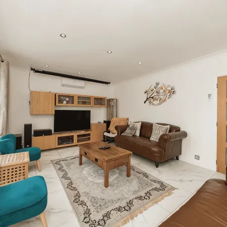 Spacious 3BR Home Playroom & Free Parking