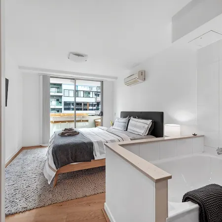 Inner City Action! 3Bed/2Bath/1Car/3Balconies
