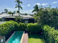 East Brisbane Federation-Style Light-Filled Pool Villa - Villas