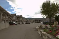 Best Budget Inn & Suites Kamloops - parking
