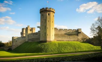 Warwick Castle Hotel & Knight's Village