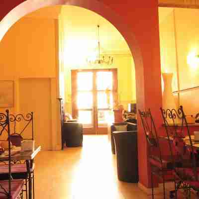 Hôtel des Arts Comédie Others