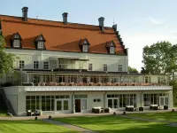 Vidbynäs Gård & Konferens Hotels near Taxinge-Näsby Slottspark