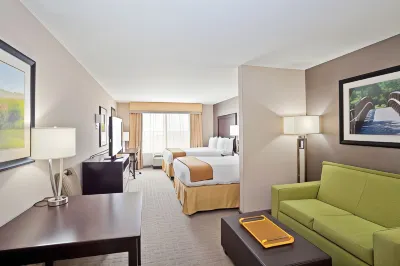 Holiday Inn Express & Suites Hays Hotels in der Nähe von Fort Hays State University