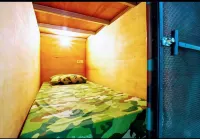 Kabin Kapsule UI Depok - Male Only Các khách sạn ở Mekarsari
