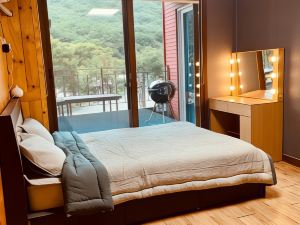 Gongju Gyeryongsan Donghaksa Sky Pension