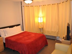 L 3 Downtown Newark Guesthouse