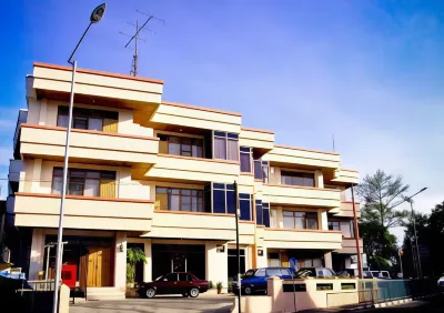 Ambun Suri Hotel Hotel dekat Jam Gadang Bukittinggi