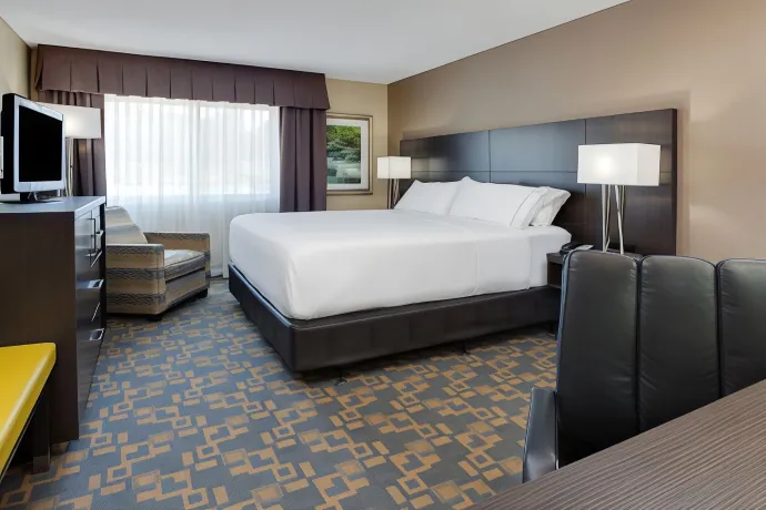 Holiday Inn Express & Suites Fredericton โรงแรมใกล้