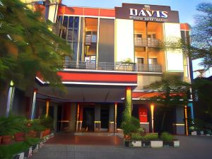 Davis Hotel and Suites