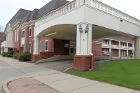 Mansion View Inn & Suites Hotels near Sherwood Plaza