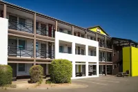 聖布里厄旅館 伊菲尼亞克住宿飯店