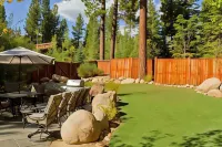 North Lake Lodges & Villas Hotels near Village Toys