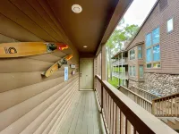 80Bpd, Four Bedroom, Two 1 2 Bath Log-Sided Condo with Lake View , Garage Condo Hotels in Montgomery County