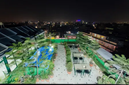Hotel Nepalaya Отели рядом с достопримечательностью «Trailokya Mohan Narayan Temple»