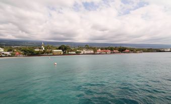 Kailua-Kona Condo with Lanai, Walk to Beach and Pier!