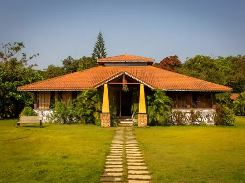 Shangri-La Jungle Village Resort Hotels in Sancordem VP